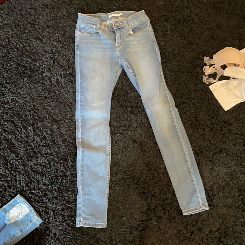 Like new levi jeans